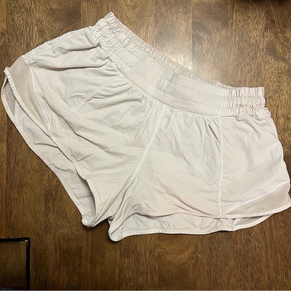 Lululemon Hotty Hot Short II 2.5” Size 6 in Dark Chrome Women’s - Picture 3 of 14